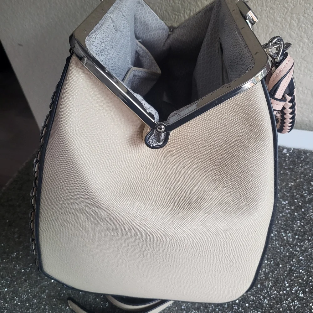 Floral Embellished Catherine Malandrino bag - Picture 6 of 7